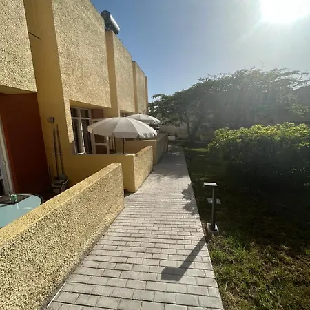 El Cortijo Bungallows * 플라야데라스아메리카스